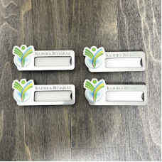 Бейджики з віконцем для змінного імені у клініку Бейджики з віконцем для змінного імені у клініку