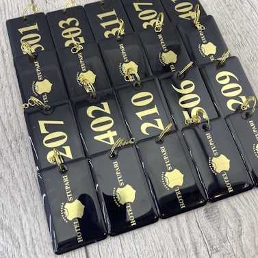 Брелок-номерок із ефектом об'єму для готелю Брелок-номерок із ефектом об'єму для готелю