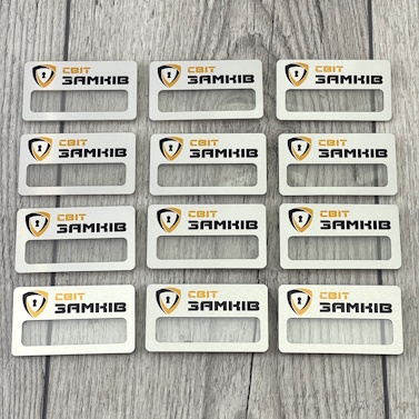 Бейдж пластиковий з віконцем для зміни ім'я у магазин замків Бейдж пластиковий з віконцем для зміни ім'я у магазин замків